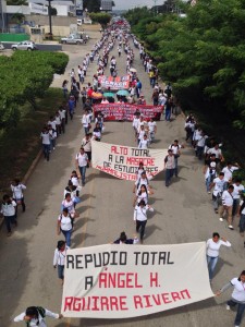 Marchan normalistas en Tuxtla. Foto: Isaín Mandujano