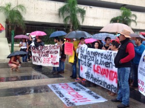 Estudiantes normalistas estuvieron presentes en la marcha por Ayotzinapa. 