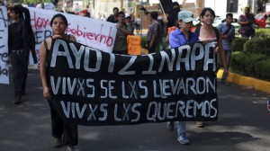 Exigen la aparición con vida de los normalistas desaparecidos... 