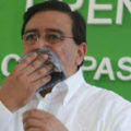 Persigue el pasado a Pablo Salazar Persigue su pasado a Pablo Salazar
