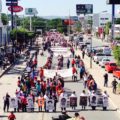 El contingente de la marcha que salió de la UNACH rumbo a la Plaza Central de Tuxtla, encabezados por padres de familia y estudiantes de Ayotzinapa. 