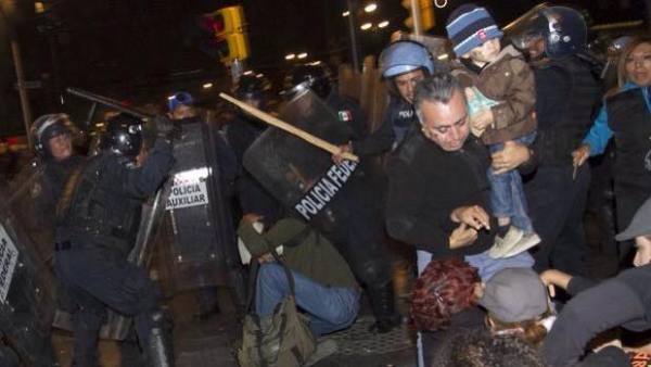 Juan Martín Pérez, Director Ejecutivo de la Red por los Derechos de la Infancia en México (REDIM), agredido durante #AcciónGlobalPorAyotzinapa