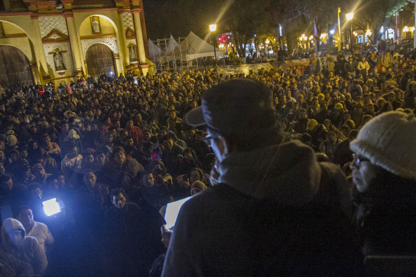 Miles de Chiapanecos participaron en el encuentro con estudiantes y familiares de los 43 desaparecidos de Ayotzinapa. Foto: Moysés Zúñiga