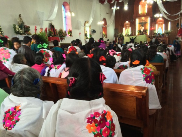 Mujeres rezadoras de Huixtán. Foto: Ángeles Mariscal/Chiapas PARALELO