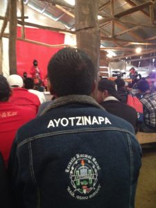 Estudiantes normalistas de Ayotzinapa en reunión con el EZLN el sábado por la mañana. 