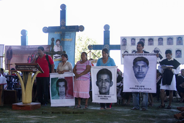 En Acteal se solidarizan con familiares de desaparecidos en Ayotzinapa. Foto: Moyséz Zúñiga