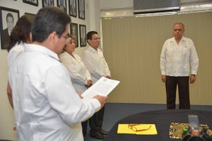 La Junta de Gobierno de la Universidad Autónoma de Chiapas (UNACH) designó al hasta ahora Secretario de Salud en Chiapas, el médico Carlos Eugenio Ruíz Hernández como rector de es máxima casa de estudios para el periodo 2014-2018