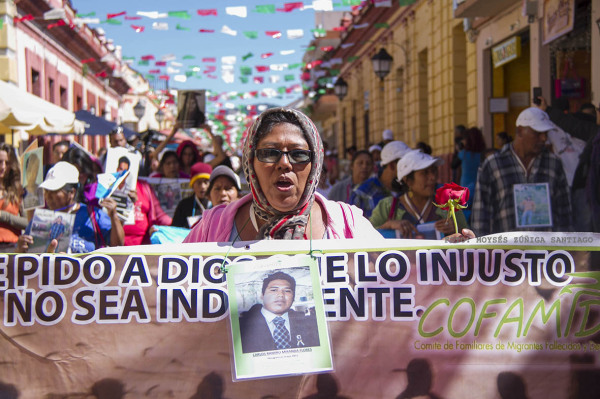 La caravana de madres de migrantes centroamericanos desaparecidos en su transito por mexico "Puentes de Esperanza" realizaron un mitin informativo y una marcha en esta ciudad antes de continuar su viaje hacia la frontera sur en Tapachula. Foto: Moyses Zuniga Santiago.