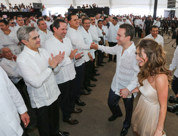 Sólo en el evento de su Segundo Informe de Gobierno, Manuel Velasco contrató una empresa para su transmisión.  Foto: Icoso