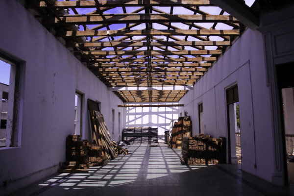 El Museo de la Ciudad de Tuxtla en restauración. La techumbre está siendo cambiada. Foto: Francisco López Velásquez/Chiapas PARALELO. 