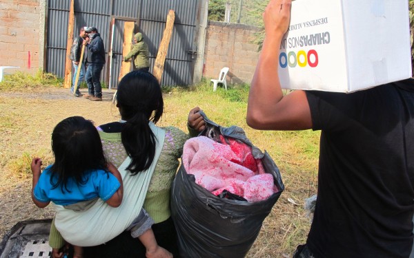 Acostumbrados como estamos a seguir acomodando de la mejor manera nuestras vidas, con sus excepciones, las y los mexicanos interiormente aceptamos, casi como destino fatal, ser ciudadanos (as) de gobiernos deslegitimados. Foto: Carlos Herrera