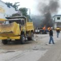 Camiones quemados y una decena de heridos. Foto: @AlexAncheyta