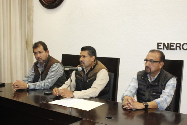 El presidente de la mesa directiva del Congreso del Estado, Jorge Enrique Hernández Bielma con integrantes de la mesa directiva. Foto: Cortesía.