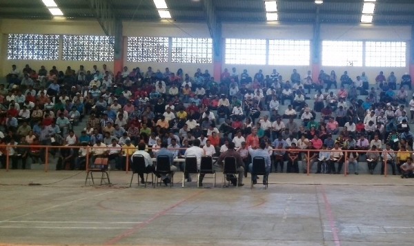 Maestros en el marco de su asamblea estatal el sábado pasado. 