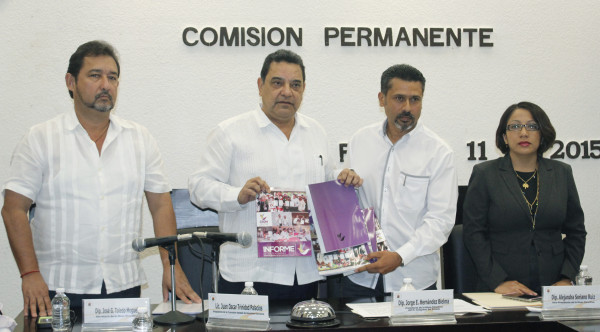 El presidente de la CEDH entregó su informe a la comisión permanente del Congreso del Estado. Foto: Cortesía.