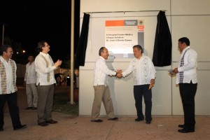 El Hospital de 180 camas de Tuxtla, lo inauguraron Sabines y Calderón con mobiliario y equi`po prestado a finales del 2012. 