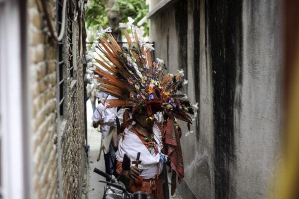 Diferentes calles de la ciudad recorren los danzantes. Foto: Francisco López Velásquez/ Chiapas PARALELO.