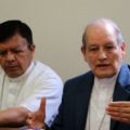 Sobre el conflicto existente en El Pedimento en Santa Catarina Juquila, el arzobispo José Luis Chávez Botello llamó al diálogo y condenó cualquier acto de violencia. Durante una conferencia el religioso dijo que desde el año 2005 la iglesia solicitó la intervención de la Secretaría de Gobernación para la acreditación de pertenencia de la capilla. EF/BEH/CJ/LAC