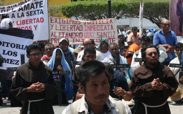 Después de cuatro días de caminar, miles llegan frente a Palacio de Gobierno de Chiapas a exigir sean escuchadas sus demandas. Foto: Ángeles Mariscal/ChiapasPARALELO