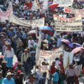 En marzo miles de personas de convocadas por el pueblo creyente de Simojovel, peregrinaron hasta la capital de Chiapas para exigir se detengan las acciones de la delincuencia organizada. Foto: ChiapasPARALELO