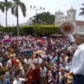 Arremete AMLO contra el gobernador de Chiapas: «Da coraje venir a Chiapas y ver todo pintado de verde». MORENA está a puertas de la Presidencia de la República y puede llevarse también la gubernatura de Chiapas.