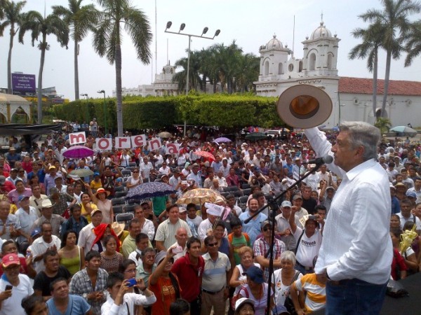 AMLO en la plaza central de Tapachula el sábado 28. 