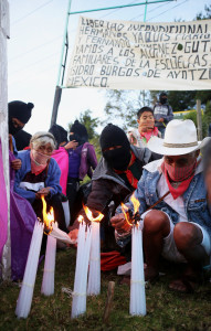 Zapatistas con Ayotzinapa. Foto: ElizabethRuiz