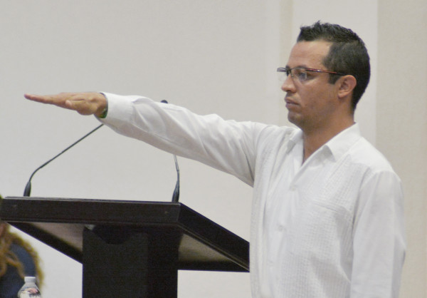 Le toman protesta a José Valenti Manzo como diputado propietario. Foto: Cortesía.