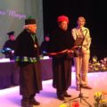 Otorga la UNICACH el grado de Doctor Honoris Causa al historiador Enrique Florescano Florescano toma protesta como Doctor Honoris Causa por la UNICACH