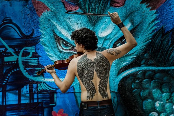 David y su violín. David y sus alas, y sus sueños... / 2015.  Foto: Ariel Silva