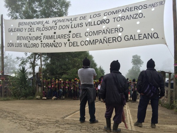 Homenaje a Luis Villoro y al maestro Galeano del EZLN. Foto: ChiapasPARALELO