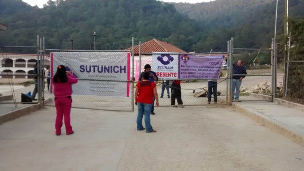 Maestros cerraron las instalaciones de la UNICH en San Cristóbal de las Casas y  el resto de los campus universitarios. Foto: Cortesía