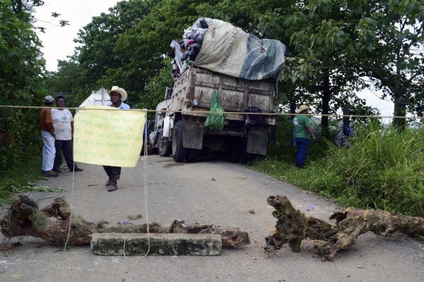 Campesinos y ganaderos denuncian contaminación de ríos y arroyos con el lixiviado de la basura. 