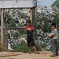 Niños migrantes, niños pepenadores radicados en Tapachula Chiapas, en el ojo de la ONU-DH Niños migrantes de la colonia Linda Vista, en Tapachula, aportan al sustento de su familia. Foto: Chiapas PARALELO