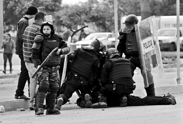 Represión contra los jornaleros de San Quinín. (Foto: Reforma.)