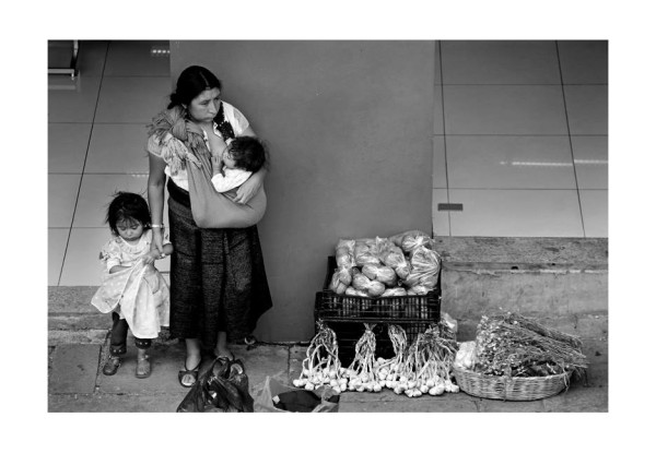 Mujer, madre, vendedora... Foto: Jacob García