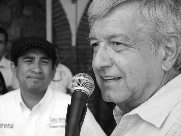 Carlos Herrera, candidato de MORENA a la presidencia de San Cristóbal de las Casas, y Andrés Manuel López Obrador. Foto: Raúl Vera 