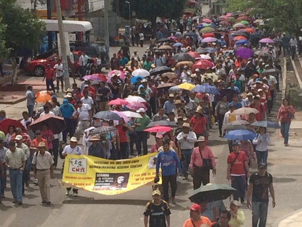 Mestros de la CNTE en Chiapas reforzaron el plantón y paro laboral. Foto: Chiapas PARALELO 