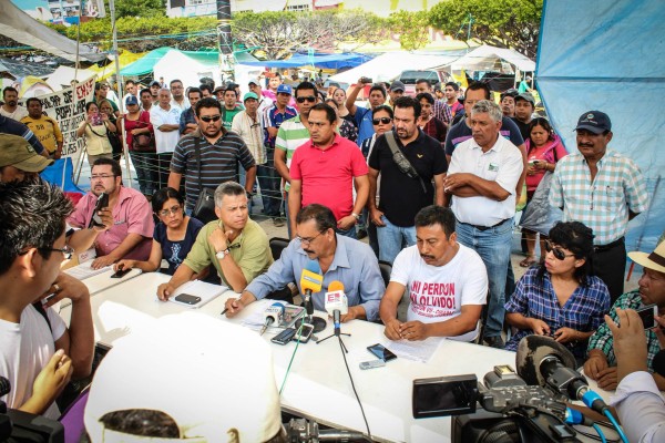 La dirigencia del magisterio ofreció una conferencia de prensa por la mañana. Foto: Fernando Hernández/Chiapas PARALELO.