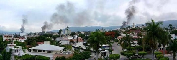 Así se veía la ciudad a mediodía por los incendios que encendieron el magisterio en las sedes de los partidos políticos. Foto: Isain Mandujano/ Chiapas PARALELO.