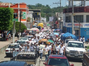Marchan de blanco en Yajalón. 