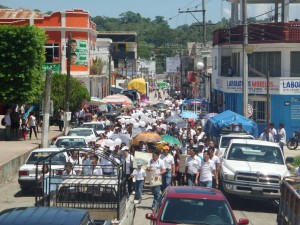 Marchan de blanco en Yajalón. 