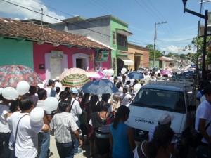 Marchan de blanco en Yajalón. 