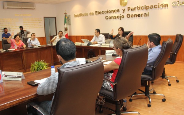 “Adelante con las campañas y que gane Chiapas”, dijo la Consejera Presidente Lourdes Morales Urbina al levantar la veda electoral * Se cumplió  con la paridad  en forma horizontal, vertical  y transversal en un precedente histórico para Chiapas * Representantes acreditado ante este órgano electoral validaron el registro de las y los candidatos