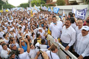 Los políticos que buscan la alcaldía de Tuxtla Gutiérrez parecen consolidarse cada vez más en los partidos que los propondrán.

Carlos Penagos en el Verde, Mover a Chiapas y Chiapas Unido; Carlos Morales Vázquez, en Morena y en el PRD; Gloria Luna, en el PAN; Bayardo Robles Riqué, en el PRI, y Francisco Rojas Toledo en una organización independiente, al ver cerradas las puertas del PAN.