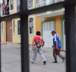 Personas armadas recorren Comitán. Foto: Luz del Alba Belasko