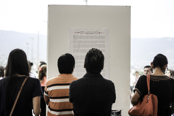 Diferentes materiales se expusieron durante la Expo-Fraude. Foto: Francisco López/ Chiapas PARALELO. 