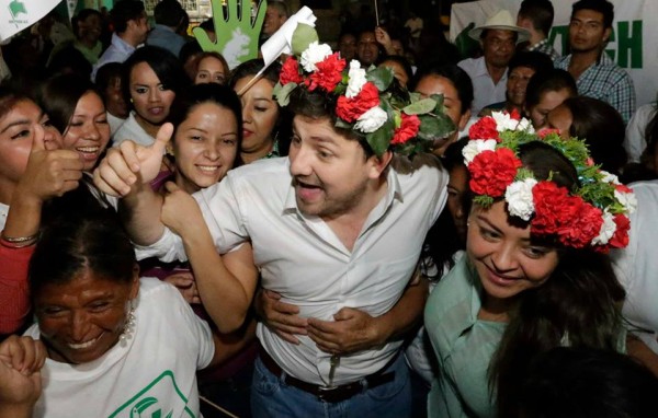 Fernando Castellanos en la campaña de la elección federal. Foto: Facebook