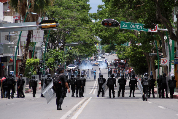 Policía contiene manifestación de habitantes de San Juan Chamula. Foto: Jacob García