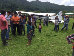 La empresa Servicios Aéreos San Cristóbal S.A de C. V. continuó prestando los servicios aéreos a las comunidades, a costa de su propia economía. Foto: Ángeles Mariscal/Chiapas PARALELO 